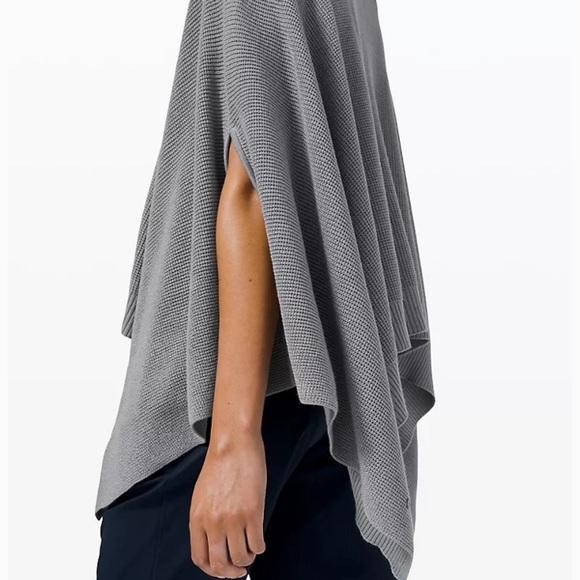 Lululemon Forward Flow Cape - Picture 14 of 14